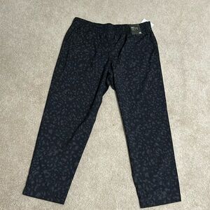GapFit runaround pant size L.